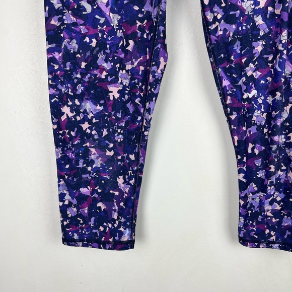 Fabletics Camp Flurry Printed Capri Leggings Purple Mid Rise Activewear XL - Picture 4 of 11